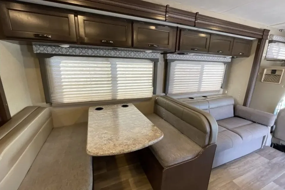 Tubros Clary Thor Motor Coach Freedom Elite Class C