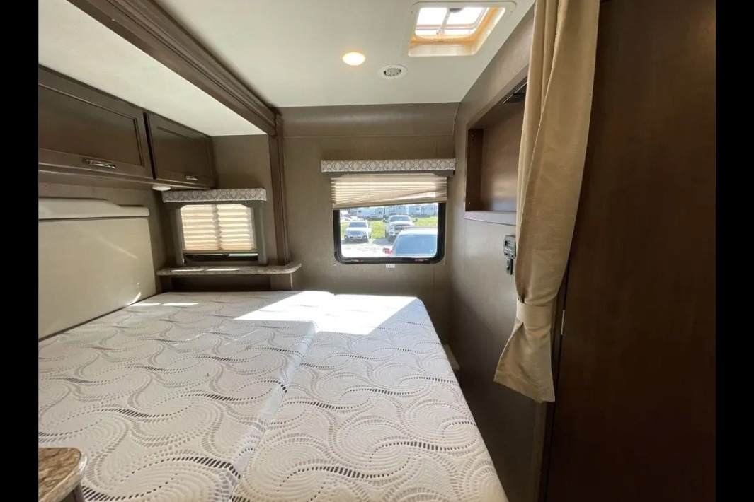 Tubros Clary Thor Motor Coach Freedom Elite Class C