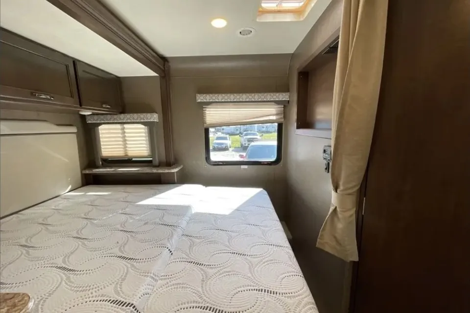 Tubros Clary Thor Motor Coach Freedom Elite Class C