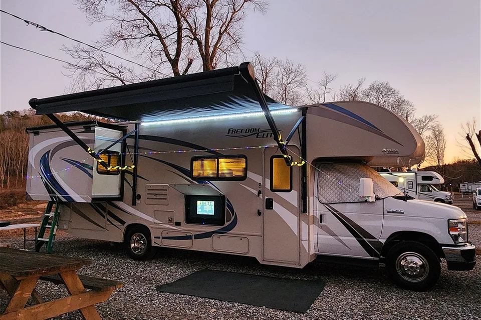 Tubros Clary Thor Motor Coach Freedom Elite Class C