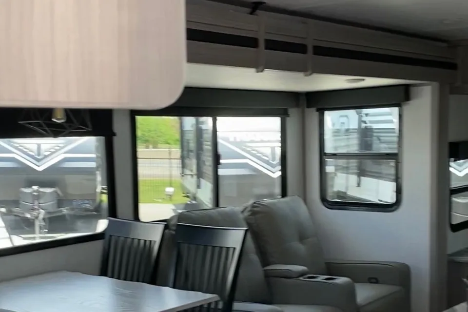 Dutchmen Kodiak Ultimate 3371 FLSL Travel Trailer