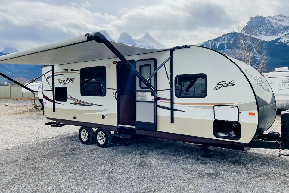 Shaun's Shasta Flyte 255rs Travel Trailer