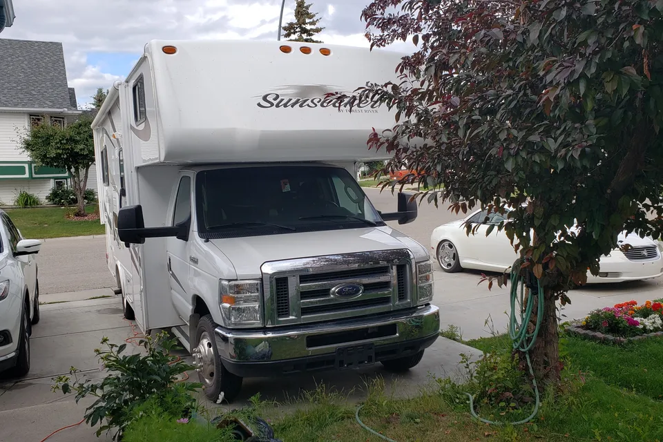 Ford E-450  Sunseekers 23'