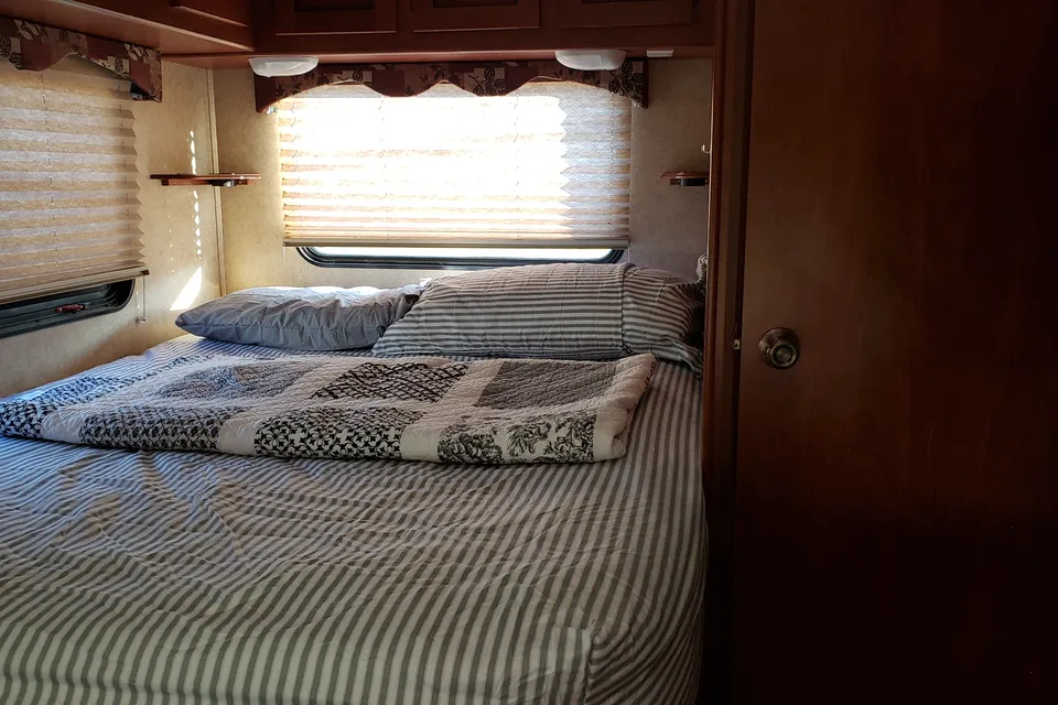 Ford E-450  Sunseekers 23'