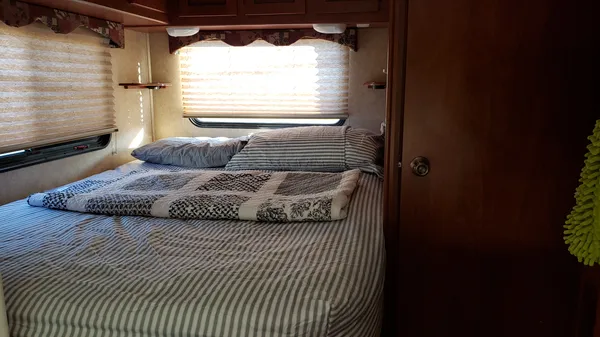 Ford E-450 Sunseekers 23'