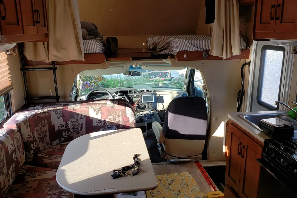 Ford E-450  Sunseekers 23'