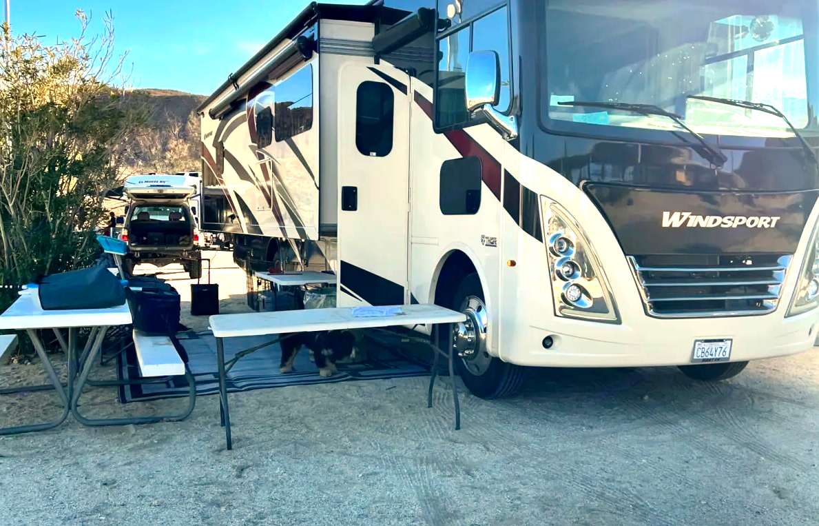 A6*NEW*Thor Windsport 8-SLEEPER-WiFi-KING BED-2 SlideOut Huge Rooms-WOW!!