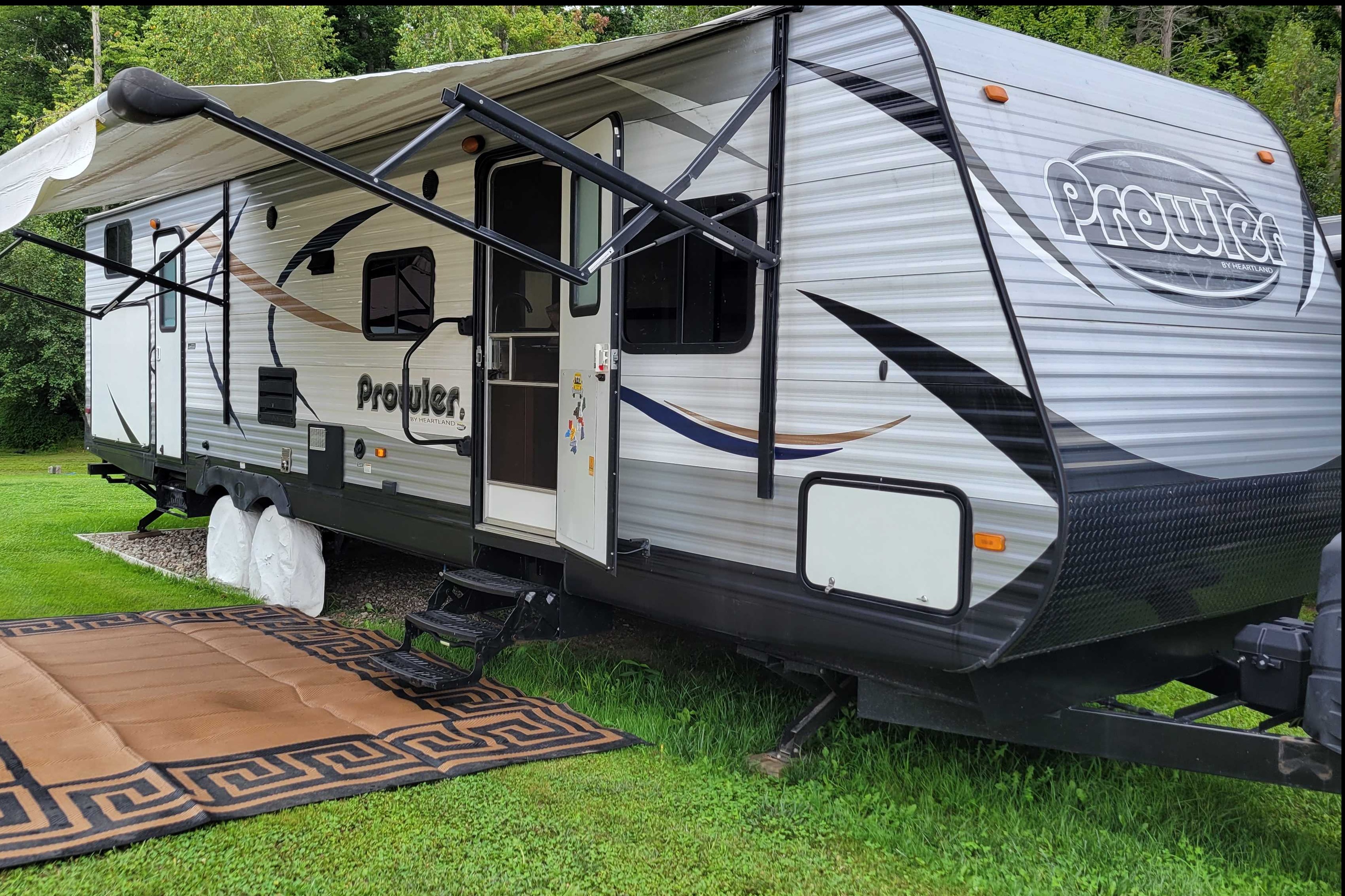 Michael 's Heartland Prowler 32BHS Travel Trailer