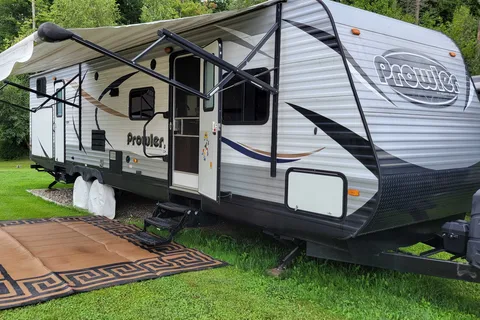 Michael 's Heartland Prowler 32BHS Travel Trailer