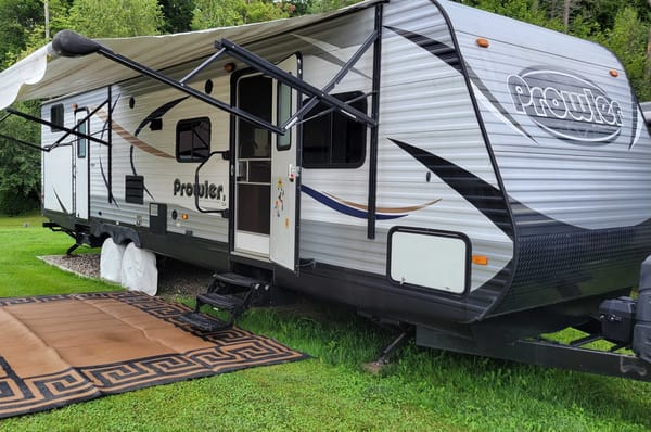 Michael 's Heartland Prowler 32BHS Travel Trailer