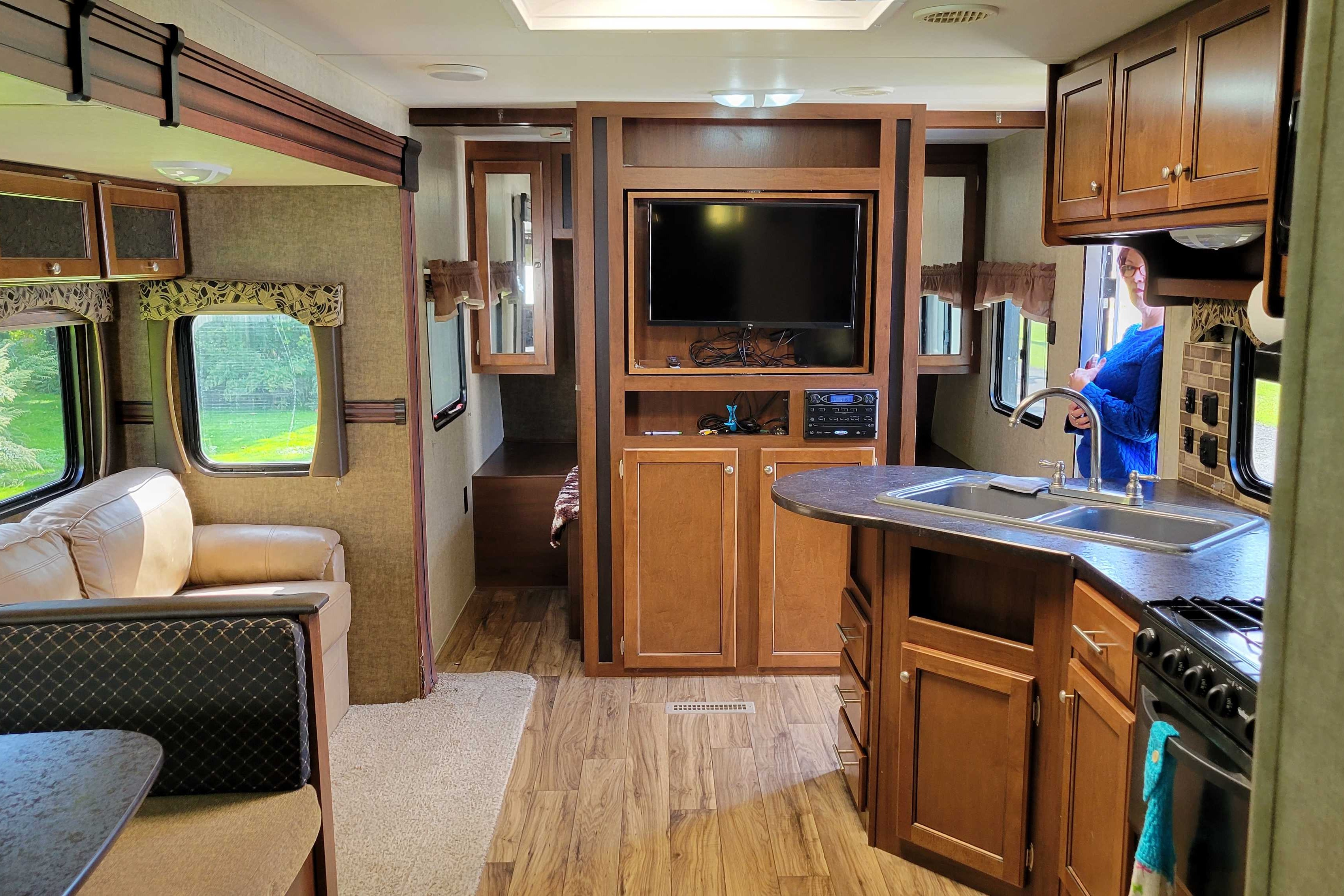 Michael 's Heartland Prowler 32BHS Travel Trailer