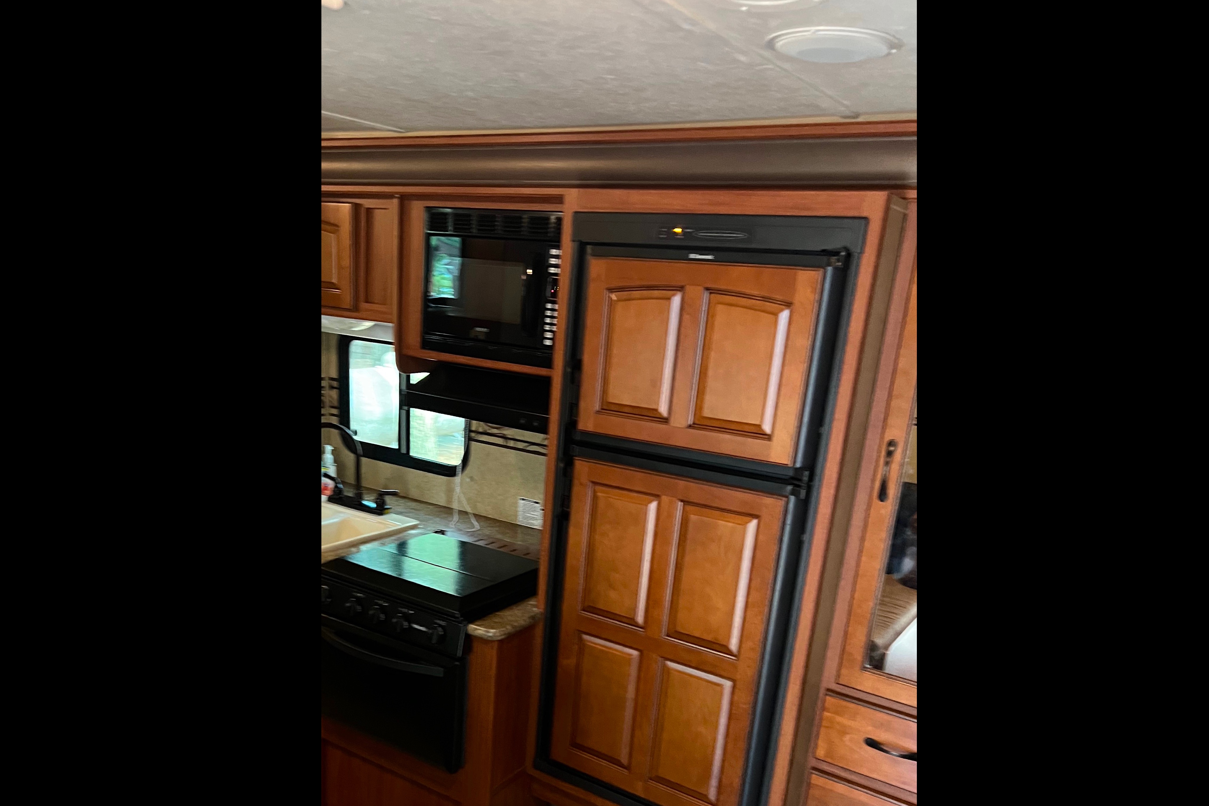 Surveyor Sport 26ft Triple bunks!