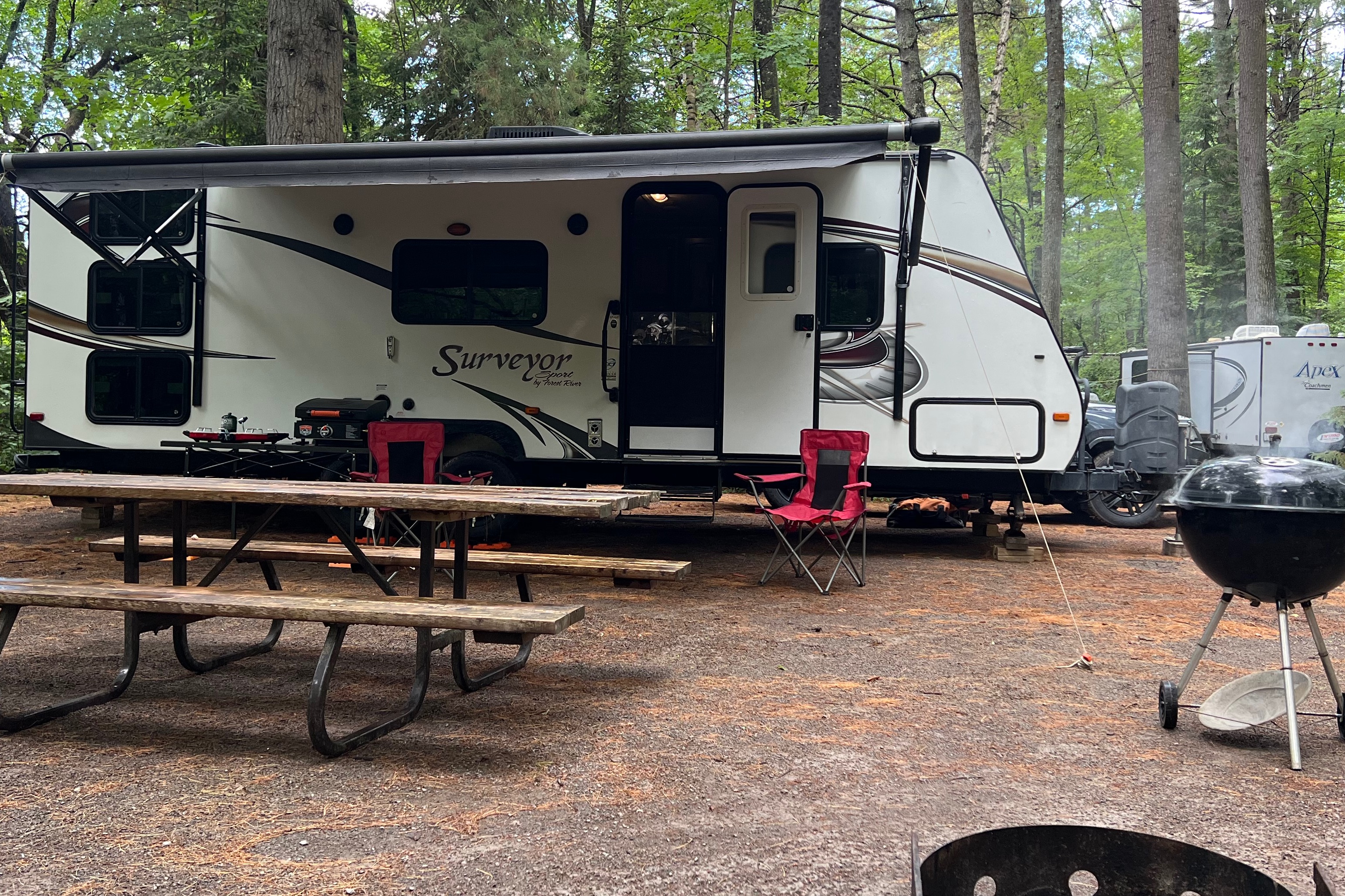Surveyor Sport 26ft Triple bunks!