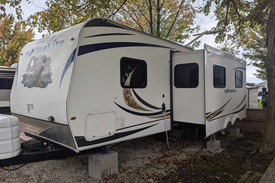Pete's Forest River 26BHS Travel Trailer
