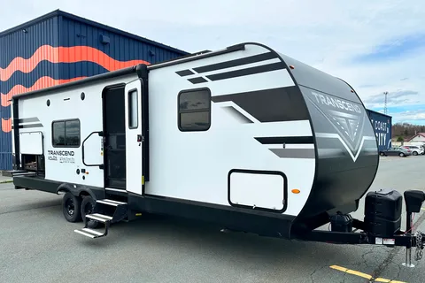 Chris's 2022 Grand Design Transcend Explor  261BH Travel Trailer
