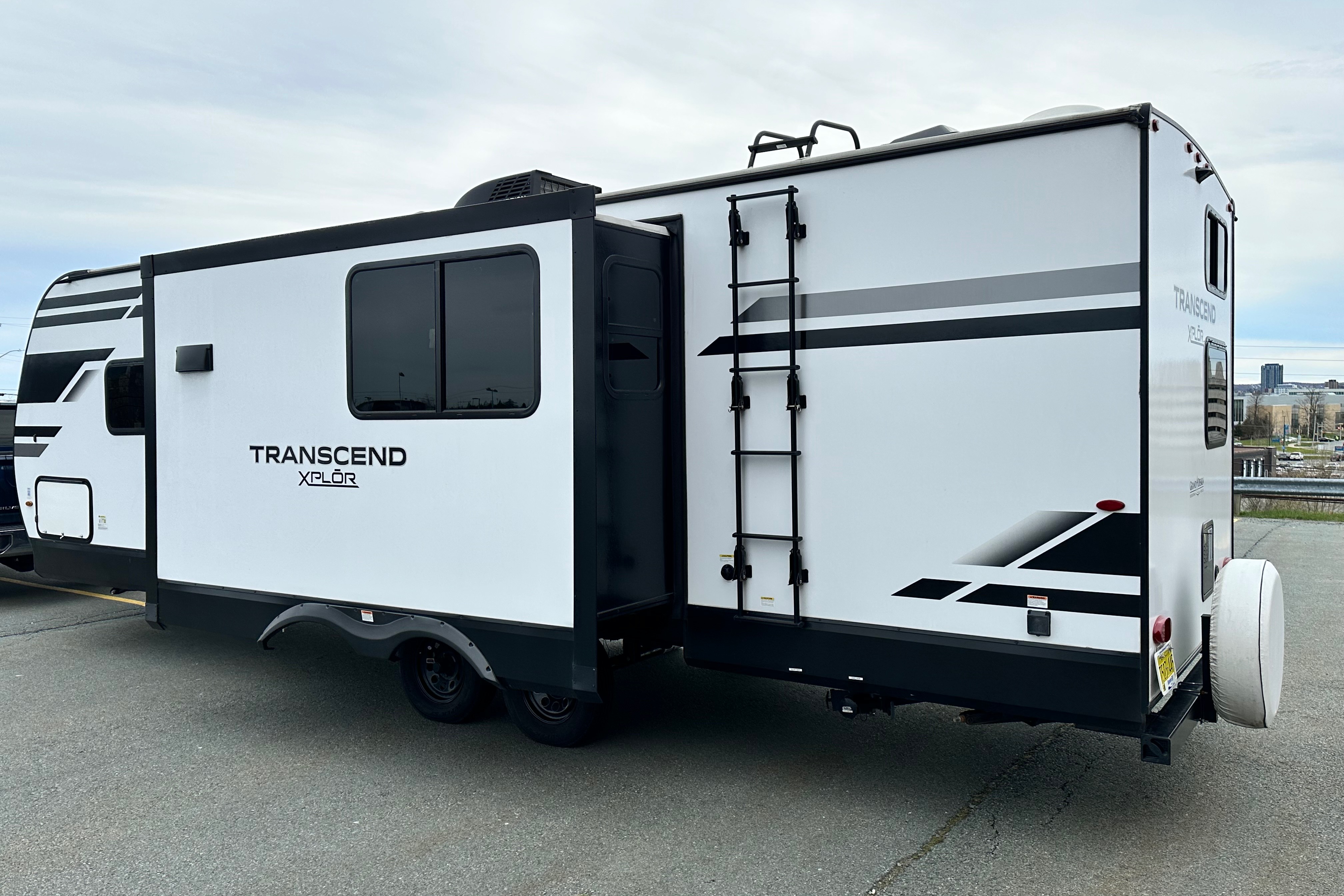 Chris's 2022 Grand Design Transcend Explor  261BH Travel Trailer
