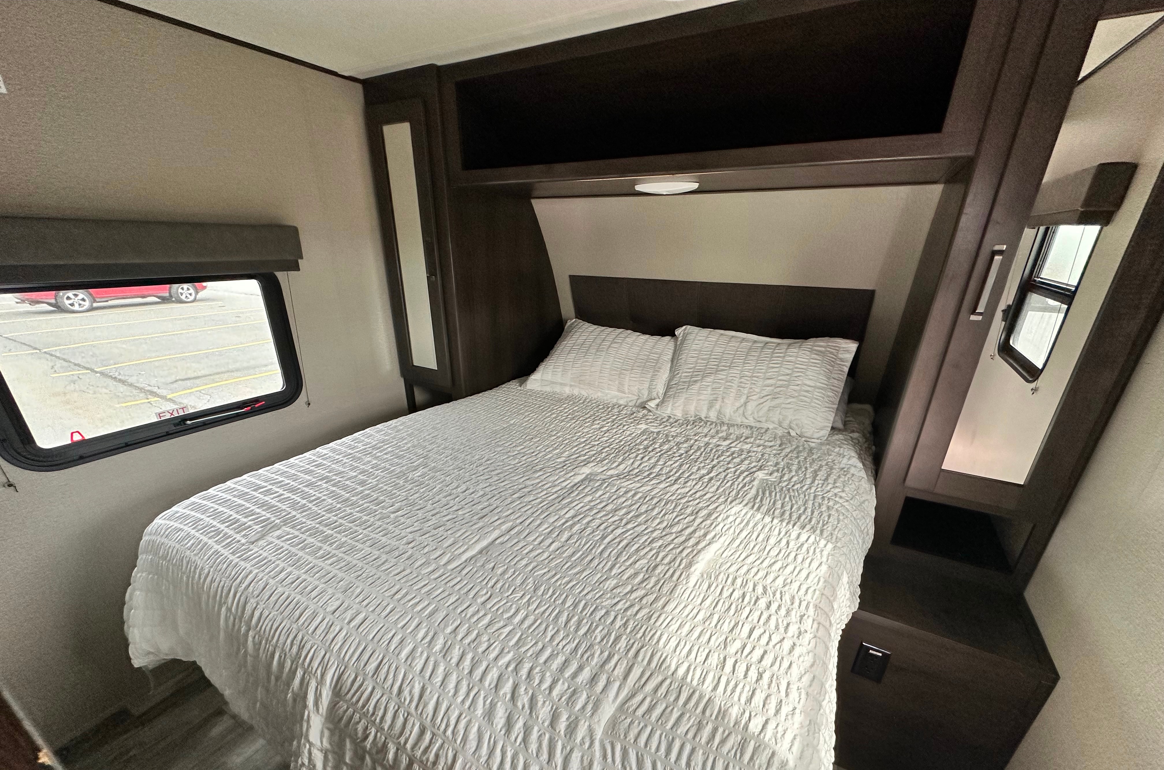 Chris's 2022 Grand Design Transcend Explor  261BH Travel Trailer