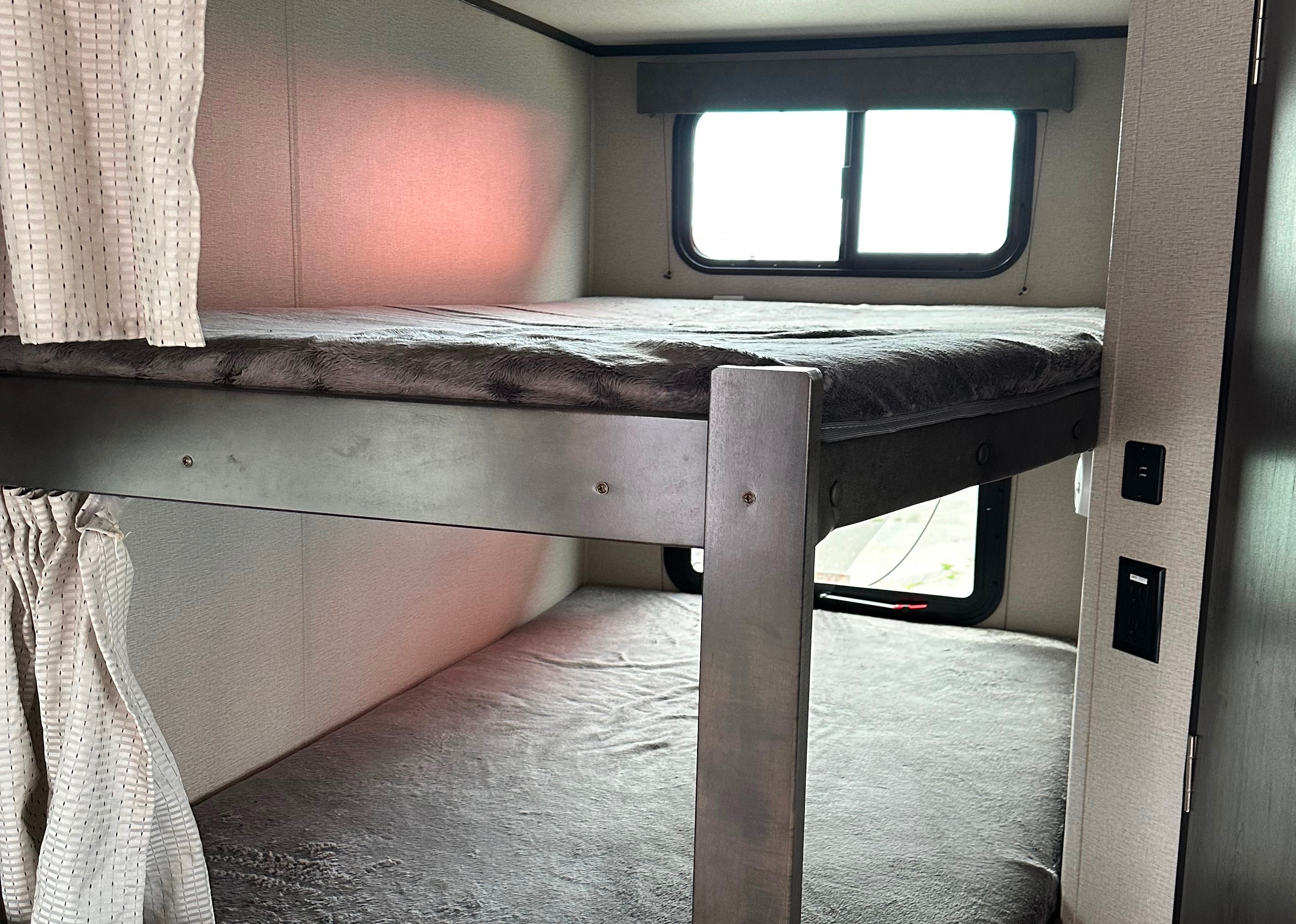 Chris's 2022 Grand Design Transcend Explor  261BH Travel Trailer