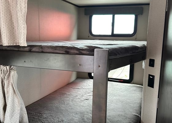 Chris's 2022 Grand Design Transcend Explor 261BH Travel Trailer