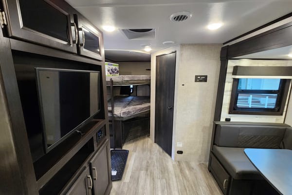 Jordon 's Jayco Jayfeather Travel Trailer