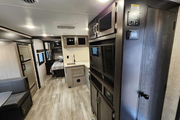 Jordon 's Jayco Jayfeather Travel Trailer