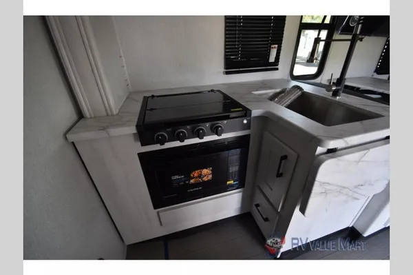 Fully Stocked - 2026 East to West Entrada Class C 2800S