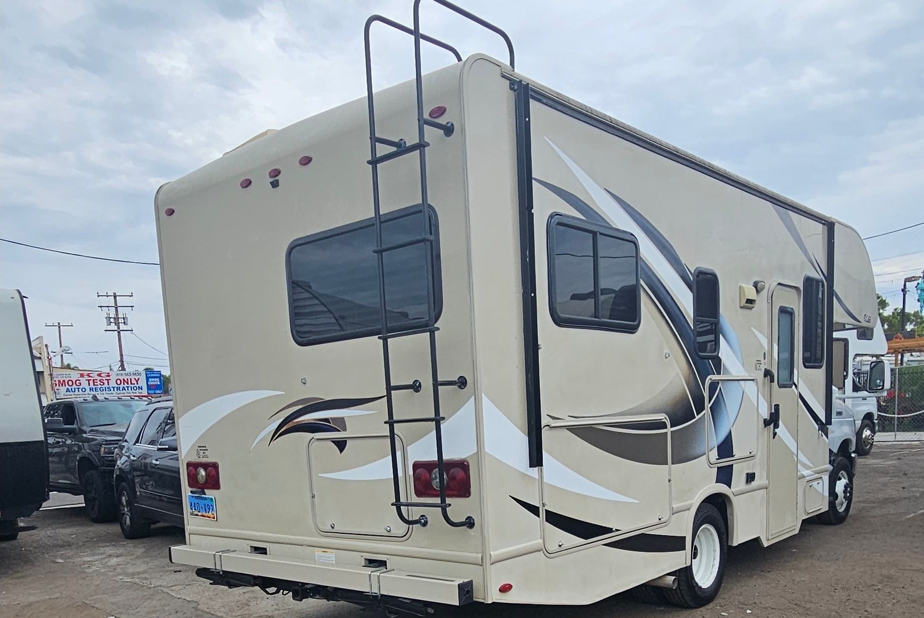 [37] Stress Free RVs - 2017 Compact Class C - Easy to Drive