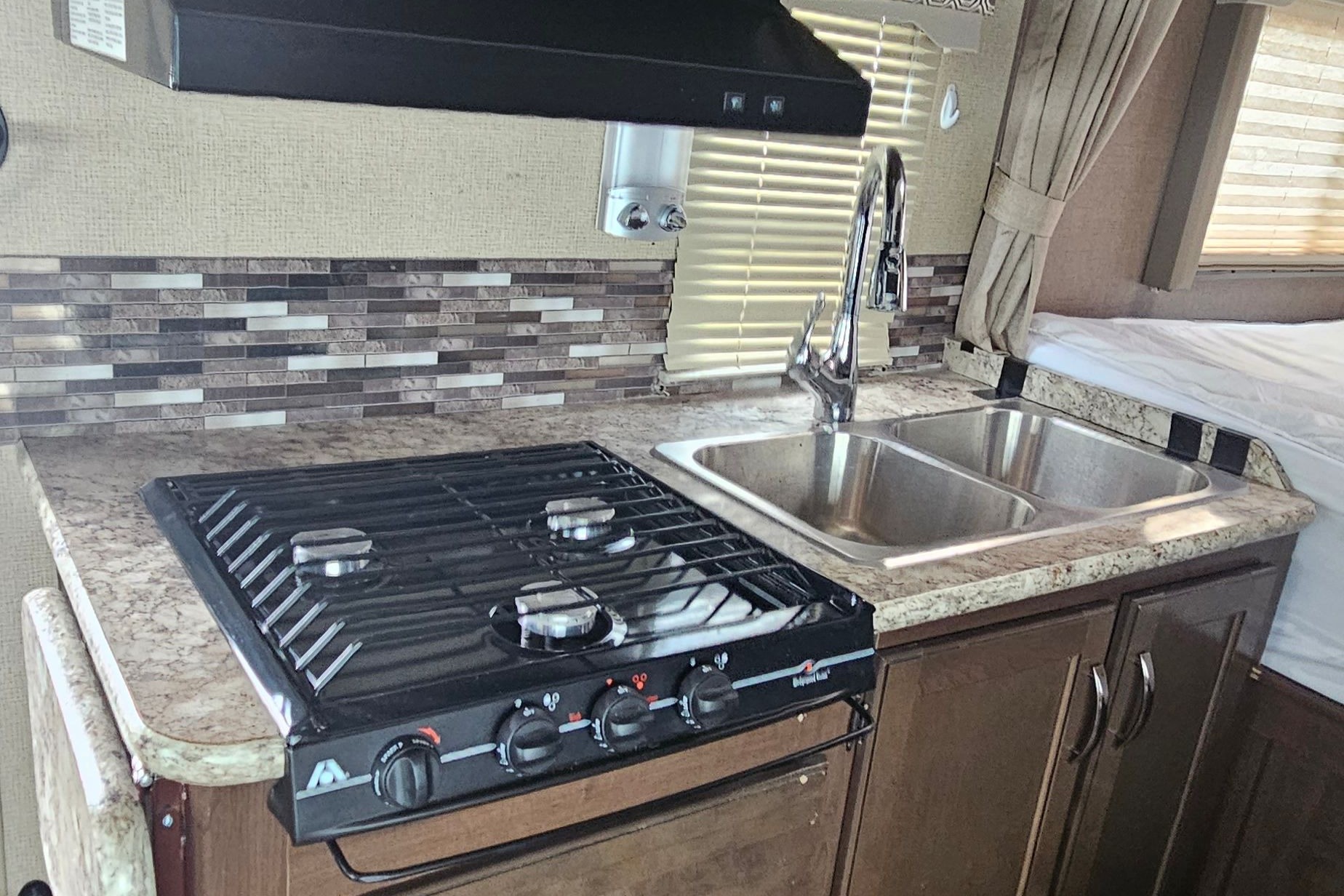 [37] Stress Free RVs - 2017 Compact Class C - Easy to Drive