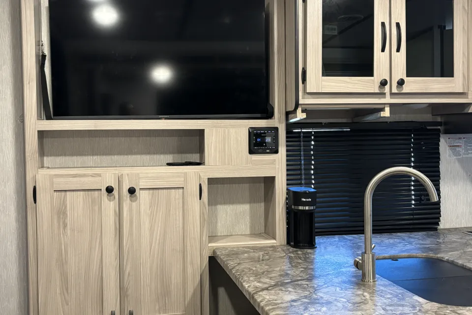 "Thompson" Modern Interior Sleeps 4 (LFWL2064)