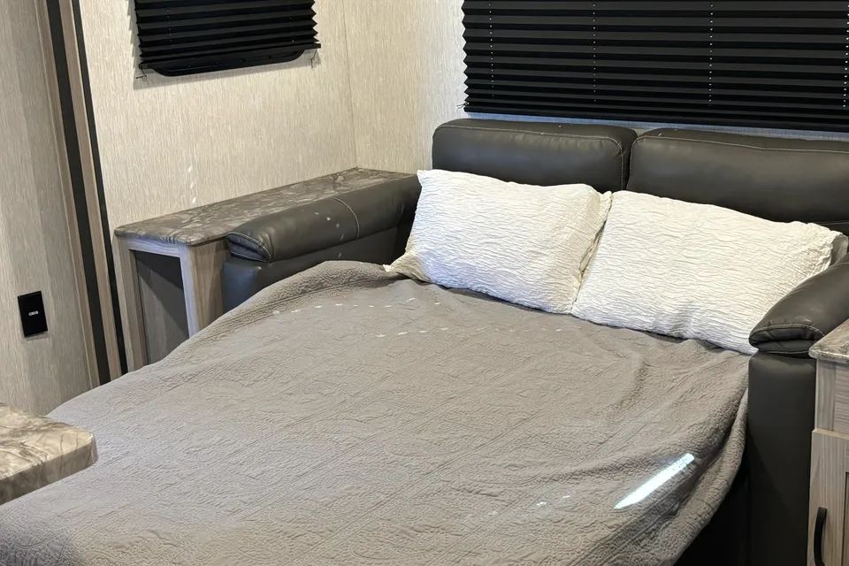"Thompson" Modern Interior Sleeps 4 (LFWL2064)