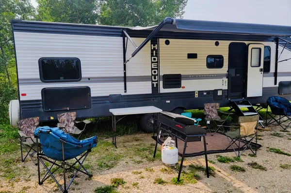 2022 Keystone Hideout Travel Trailer sleeps 10