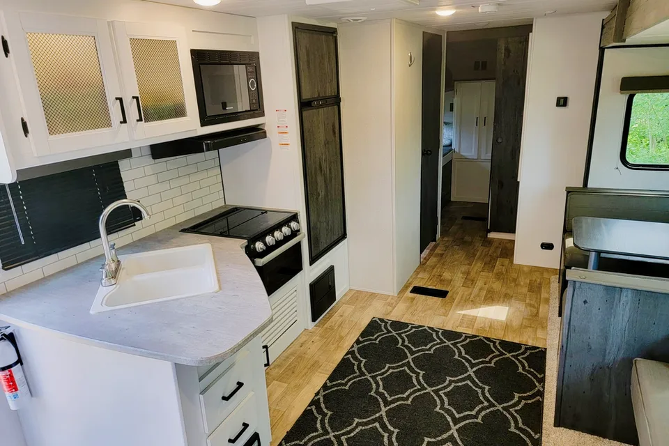 2022 Keystone Hideout Travel Trailer sleeps 10