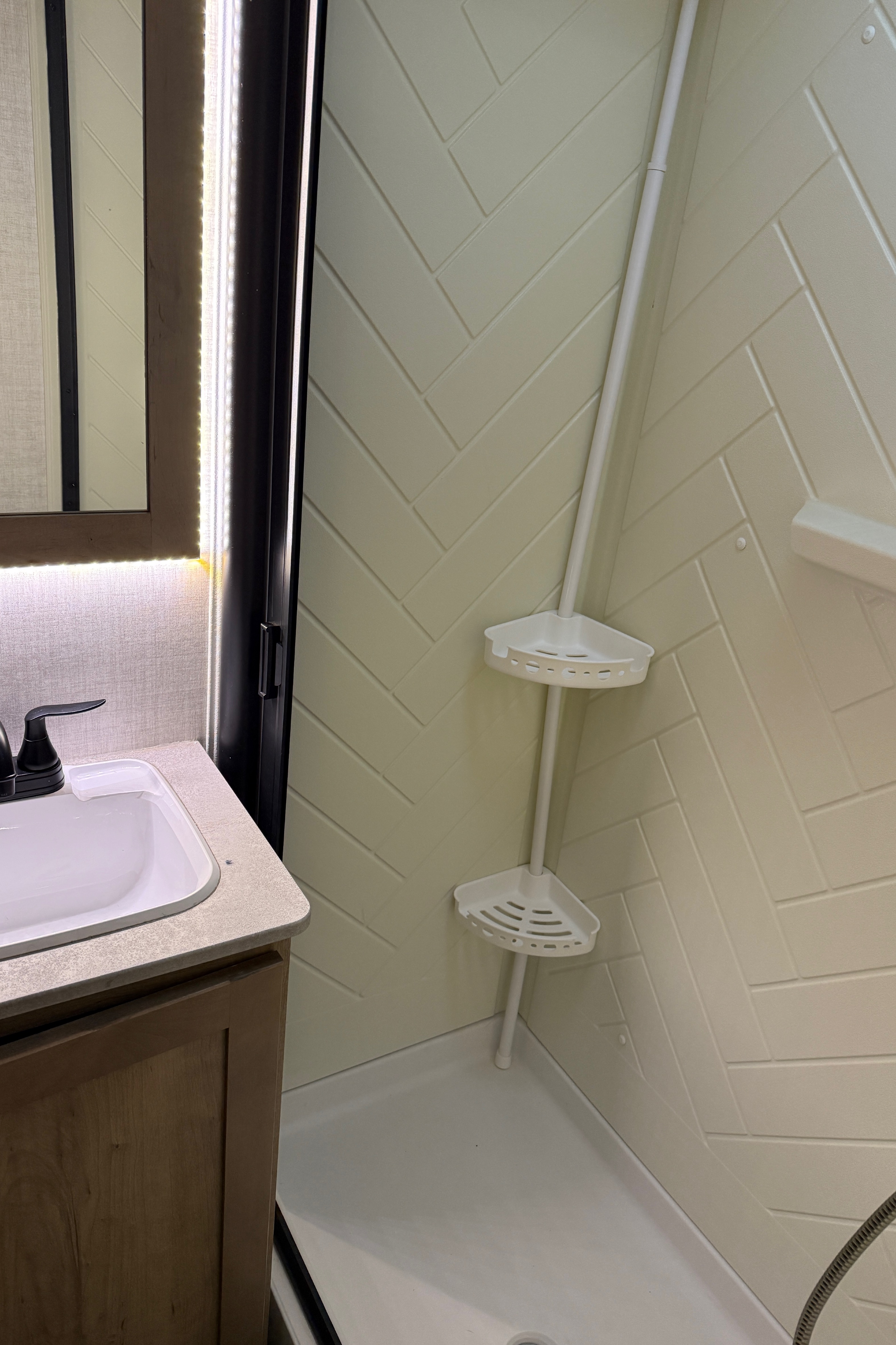 Ember Outlander Boondocker 170mrb Travel Trailer