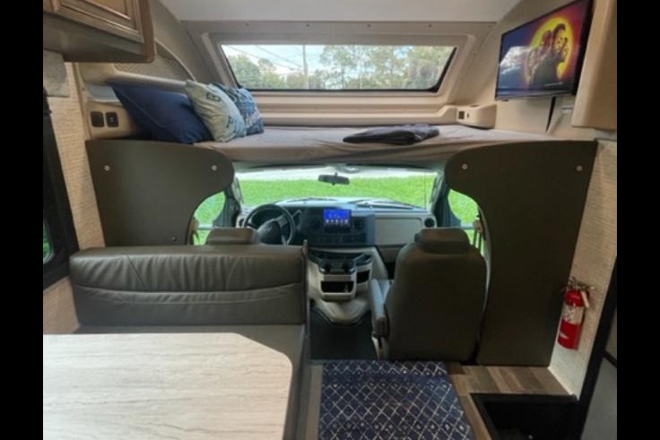 Brand New, Fun and Easy to handle! Entegra Odyssey! 24' and easy to handle SE Class C