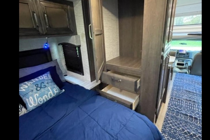 Brand New, Fun and Easy to handle! Entegra Odyssey! 24' and easy to handle SE Class C