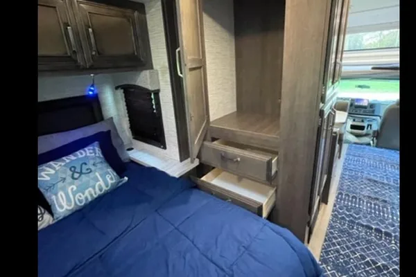 Brand New, Fun and Easy to handle! Entegra Odyssey! 24' and easy to handle SE Class C
