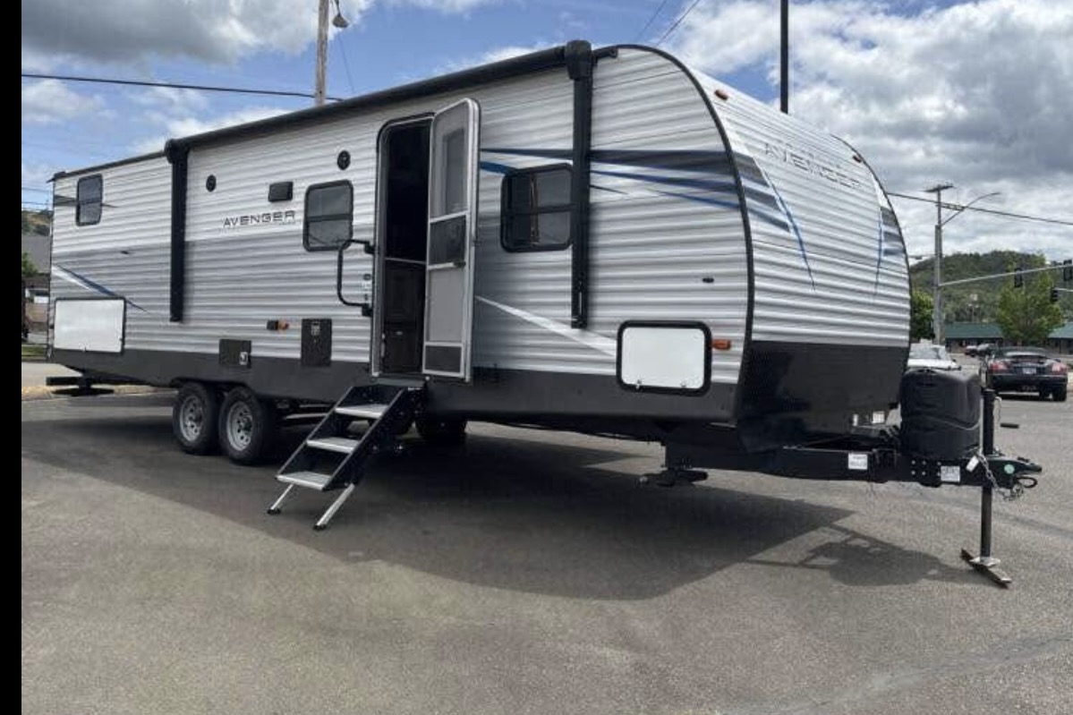 Shawna's Avenger 27DBS Travel Trailer