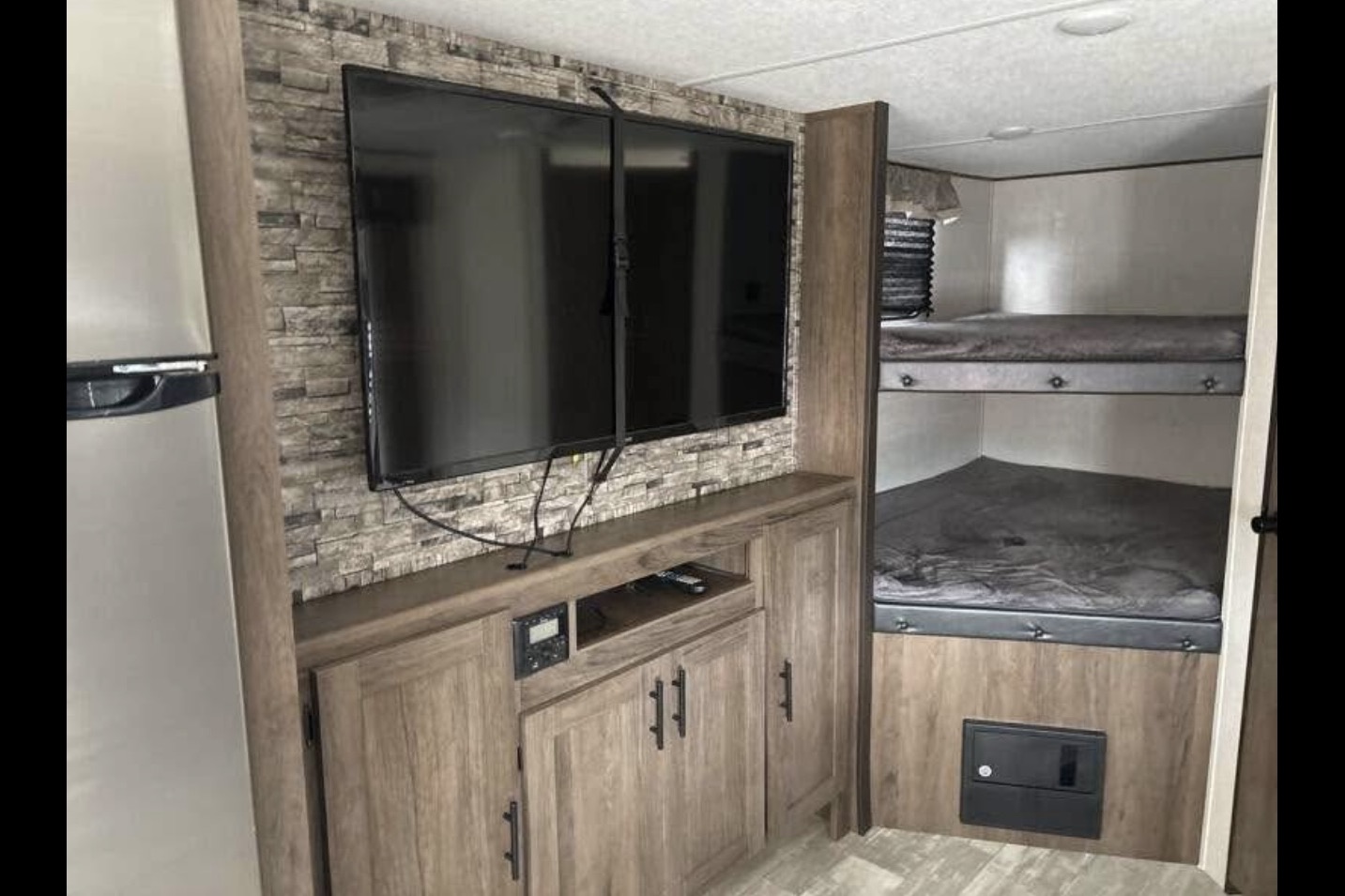 Shawna's Avenger 27DBS Travel Trailer