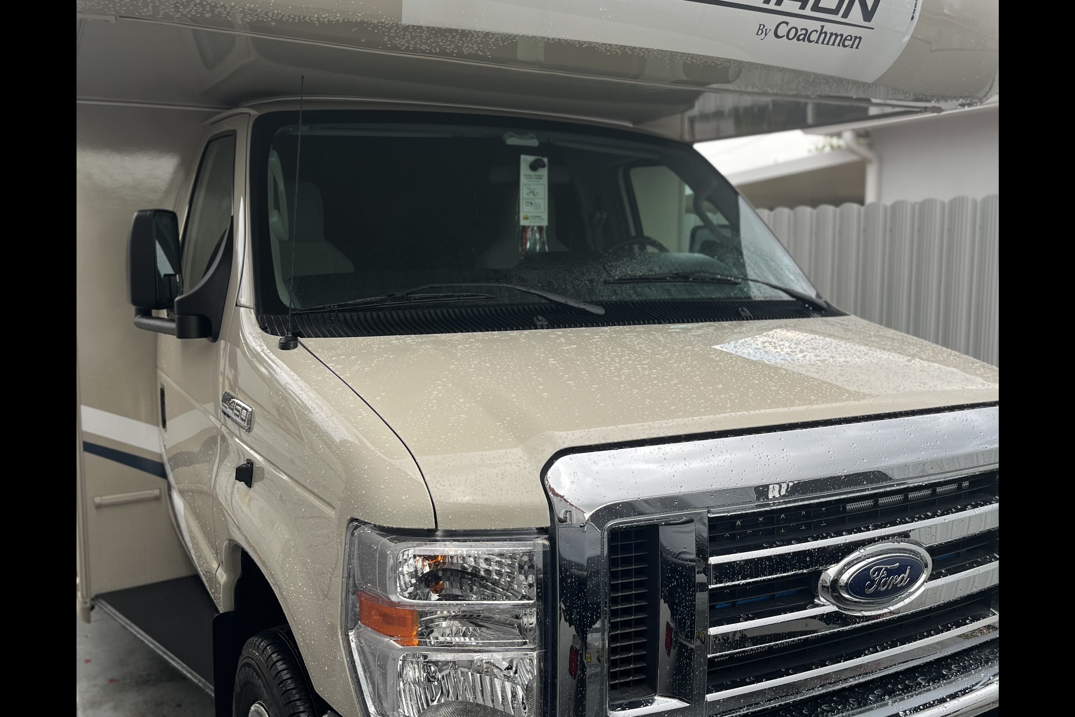 David's Coachmen leprechaun 31.9 MB Class C