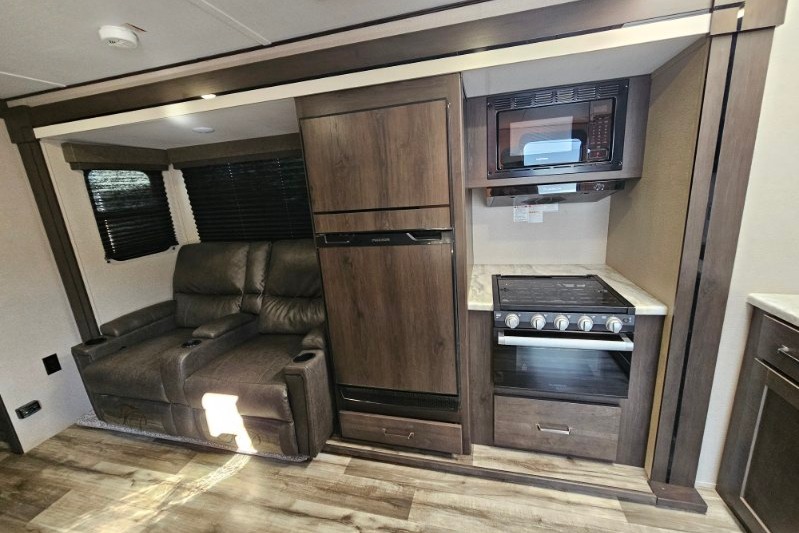 Say hello to "Courage"! Our 23 Grand Design Transcend XPLOR 297QB! Located near Table Rock Lake, Branson Missouri & Lake Of The Ozarks