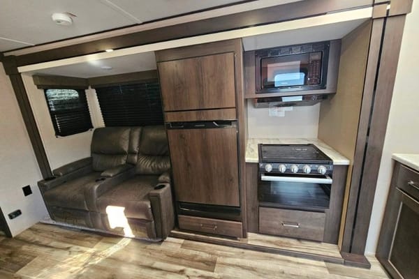 Say hello to "Courage"! Our 23 Grand Design Transcend XPLOR 297QB! Located near Table Rock Lake, Branson Missouri & Lake Of The Ozarks