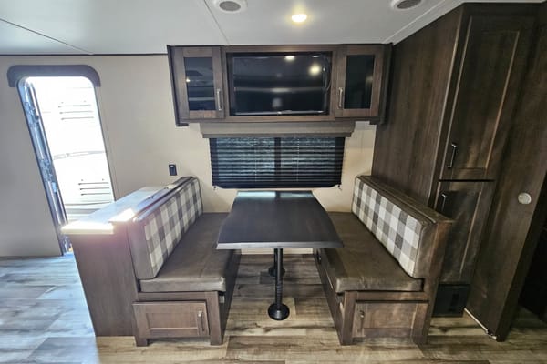 Say hello to "Courage"! Our 23 Grand Design Transcend XPLOR 297QB! Located near Table Rock Lake, Branson Missouri & Lake Of The Ozarks