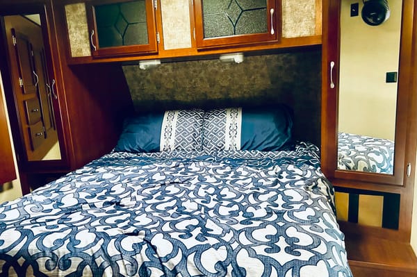 *Turn key* Fully loaded Luxury Rental* 32’ Sunvalley *Delivery Only