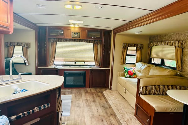 *Turn key* Fully loaded Luxury Rental* 32’ Sunvalley *Delivery Only