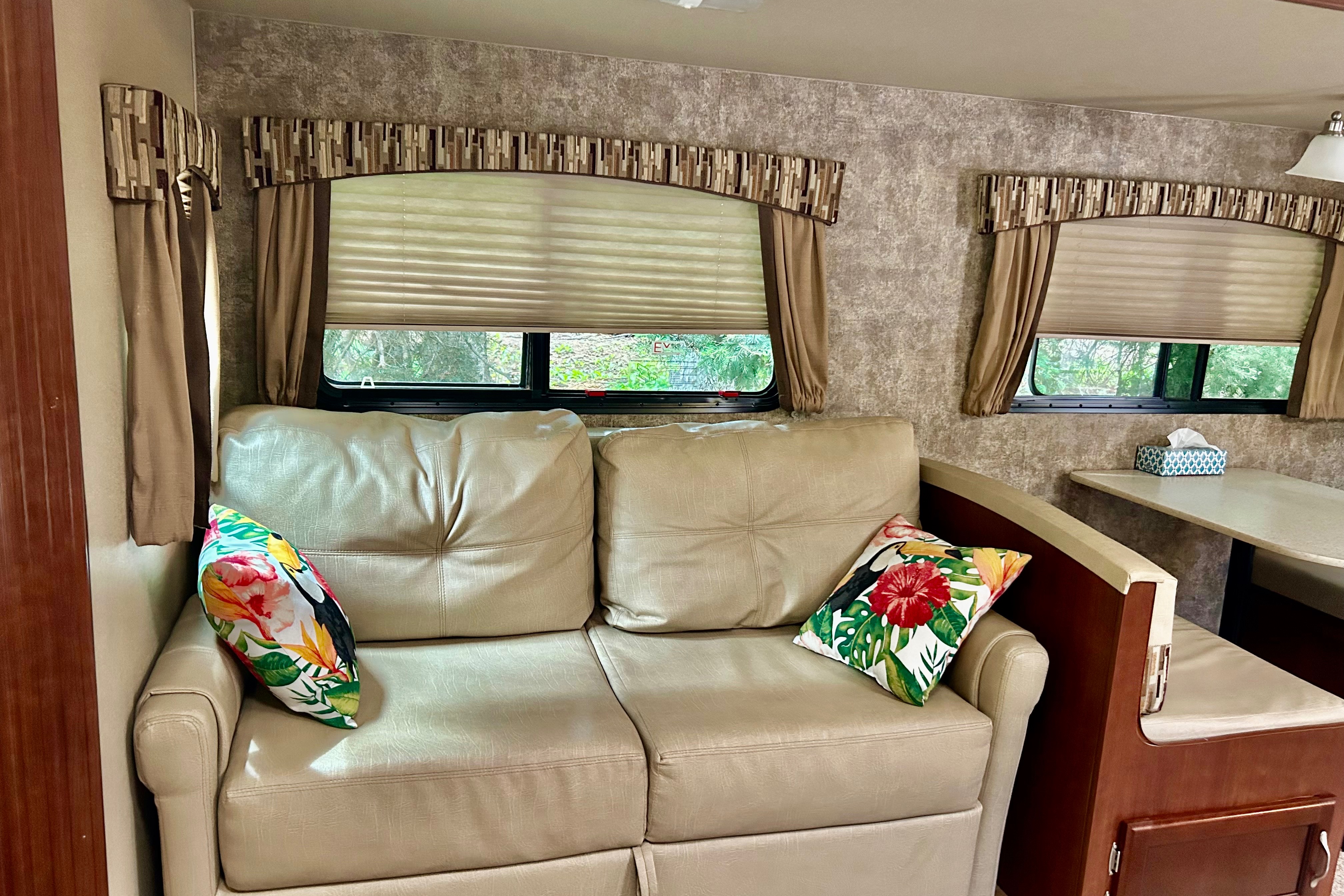 *Turn key* Fully loaded Luxury Rental*  32’ Sunvalley *Delivery Only