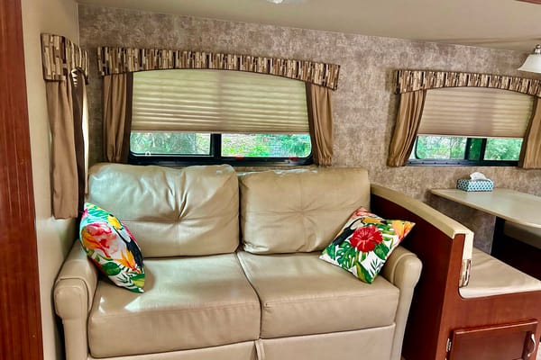 *Turn key* Fully loaded Luxury Rental* 32’ Sunvalley *Delivery Only