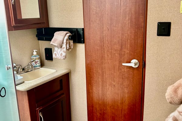 *Turn key* Fully loaded Luxury Rental* 32’ Sunvalley *Delivery Only