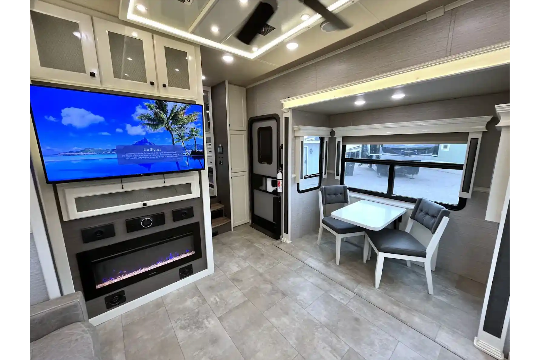 BEACON Upscale w/ King Bed, Residential Kitchen 1.5 Baths & W/D