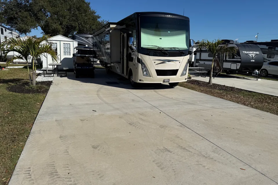 Family Motorhome at Sun Outdoors Sleeps 8! RV stays on Annual Lot