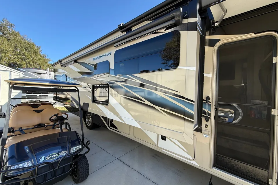 Family Motorhome at Sun Outdoors Sleeps 8! RV stays on Annual Lot